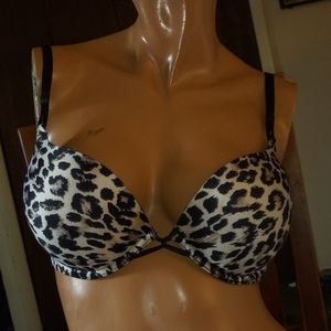 Victorias Secret Miraculous Plunge Bra Padded